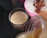 A picture of step 3 of Frothy coffee with ice cream.