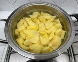 Foto del passaggio 1 della ricetta Insalata di patate semplice e leggera