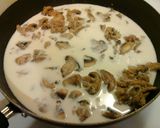 A picture of step 4 of Cream of mushroom soup.