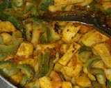 आलू शिमला मिर्च (Aloo Shimla Mirch Sabzi Recipe in Hindi) रेसिपी चरण 3 फोटो