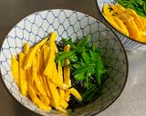 A picture of step 4 of Three Colors on Rice Bowl.