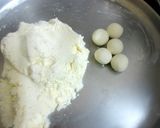 A picture of step 3 of Kesar Rasgulla.