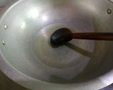 A picture of step 1 of Karahi style alu matr chicken ka salen.