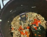 A picture of step 3 of Oriental rice /minced meat rice.
