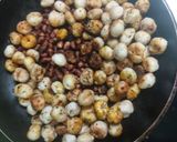 A picture of step 2 of Chatpata kurkure makhana ki chaat.
