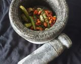A picture of step 2 of Maharastrian - Zanzanit Hirvi Mirchi Lahsun Thhecha.