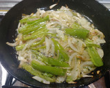 Foto del paso 1 de la receta: Salchichas de cerdo frescas con anisete, pimiento verde y ceba