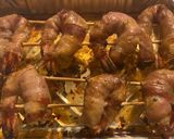 Foto del passaggio 7 della ricetta Gamberoni con pancetta marinati