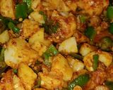 शिमला मिर्च आलू की सब्जी(shimla mirch aloo ki sabzi recipe in hindi) रेसिपी चरण 2 फोटो