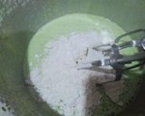 Foto langkah ke 4 dari resep Bolu kukus pandan mekar wangi pandan asli ala Ci Tintin Rayner.