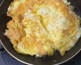 Foto langkah ke 3 dari resep Dadar Telur Tahu.