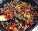 Une image de l'étape 10 de Bœuf aux poivrons, courgette et pesto de fanes de radis.