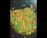 A picture of step 3 of Bread chicken veg noodles pockets.
