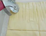 Foto del paso 7 de la receta: Gusanos de hojaldre rellenos de crema