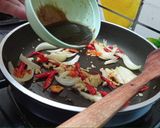 Foto langkah ke 8 dari resep Ayam kentang lada hitam.