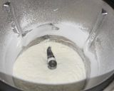 Foto del passaggio 3 della ricetta Ciambellone al cioccolato bianco