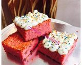 A picture of step 3 of Strawberry cake with cream cheese.