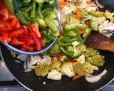 Foto del paso 4 de la receta: Verduras salteadas estilo oriental con quinoa