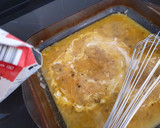 Foto del paso 4 de la receta: Contramuslos de pollo al horno en salsa cremosa de limón, ajo y mantequilla