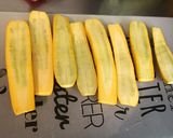 Une image de l'étape 2 de Courgettes jaunes farcies emmental et persil.