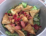 Foto langkah ke 3 dari resep Tumis sawi tahu putih.