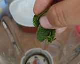 A picture of step 1 of Mint Margarita 🌿.
