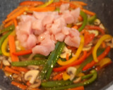 Foto del paso 5 de la receta: Noodles con pollo y gambas
