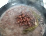 A picture of step 5 of Huevos Motuleños.