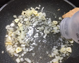 Foto del paso 1 de la receta: Quesadillas de Kale con huevo y tomate 🌮🥗🌶