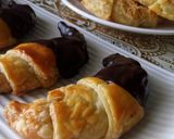 Foto langkah ke 7 dari resep Choco -Cheese Mini Croissant.