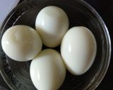 Foto langkah ke 1 dari resep Telor kecap simpel.