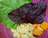 Foto langkah ke 1 dari resep Mpasi 6 Bulan Baby Salsa (Kentang+Labu+Bayam).