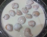 A picture of step 5 of Dahi bhalla.