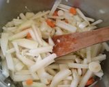Karalábé leves recept fázis 3 fotója