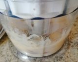 A picture of step 2 of Banana and date milkshake.