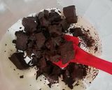 A picture of step 4 of Chocolate ganache cake.