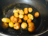 દમ આલુ (Dum Aloo Recipe In Gujarati)