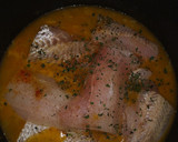 Foto del paso 7 de la receta: Merluza en salsa marinera