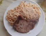 Foto del paso 7 de la receta: Chuleta de Cerdo con Tallarines y acompañada de Tomate al Comino