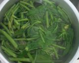 Foto langkah ke 5 dari resep Brambang asem kangkung.