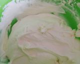 Une image de l'étape 1 de Génoise au cacao avec chantilly au miel.