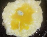 A picture of step 5 of Egg Roll.