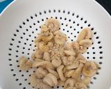 Foto del paso 5 de la receta: Chicharrón de pota (calamar gigante) al estilo peruano con yucas fritas