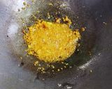 Foto langkah ke 2 dari resep Nasi goreng kunyit.