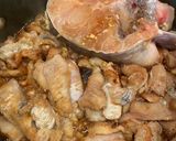 A picture of step 1 of Caramelized Catfish in Clay Pot (Cá Bông Lau Kho Tộ).