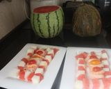 Foto del paso 1 de la receta Ensaladilla de salmón y surimi, con melón y sandía