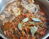 Foto del paso 11 de la receta: Ossobucco de ternera con moixernons al vermut rojo