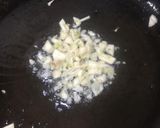 A picture of step 2 of Garlicky french beans.