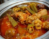 Foto langkah ke 8 dari resep Marak Okra & Ayam / Maraq Bamia bil dujaj.