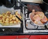Foto del paso 3 de la receta: Pollo a la mostaza con papas al horno🍗